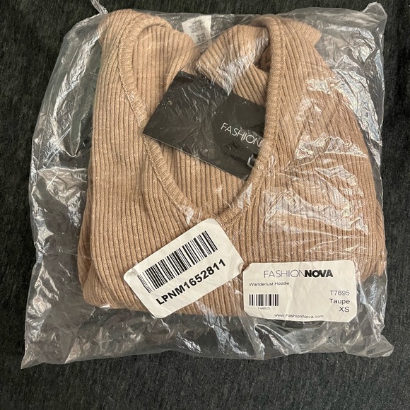 Fashion nova wanderlust set - Picture 4 of 4